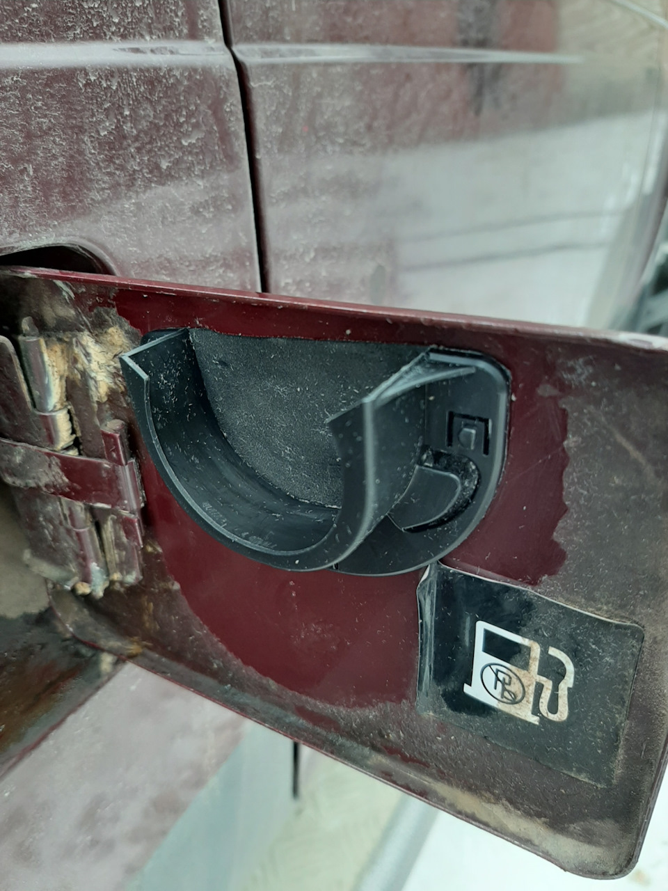 Держатель пробки бензобака от Nissan — Lada 4x4 3D, 1,7 л, 2012 года ...