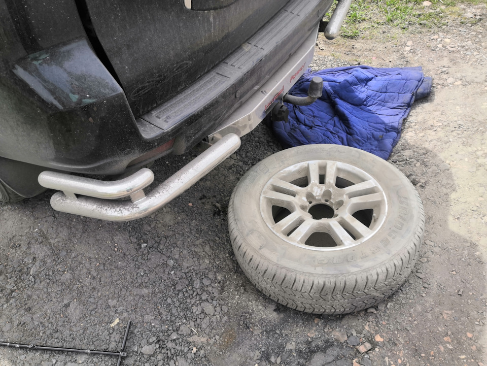 как снять запаску на прадо 150. снятие запаски прадо 120. как снять запаску на прадо 150. снятие запаски прадо 120. запасное колесо land cruiser 200.