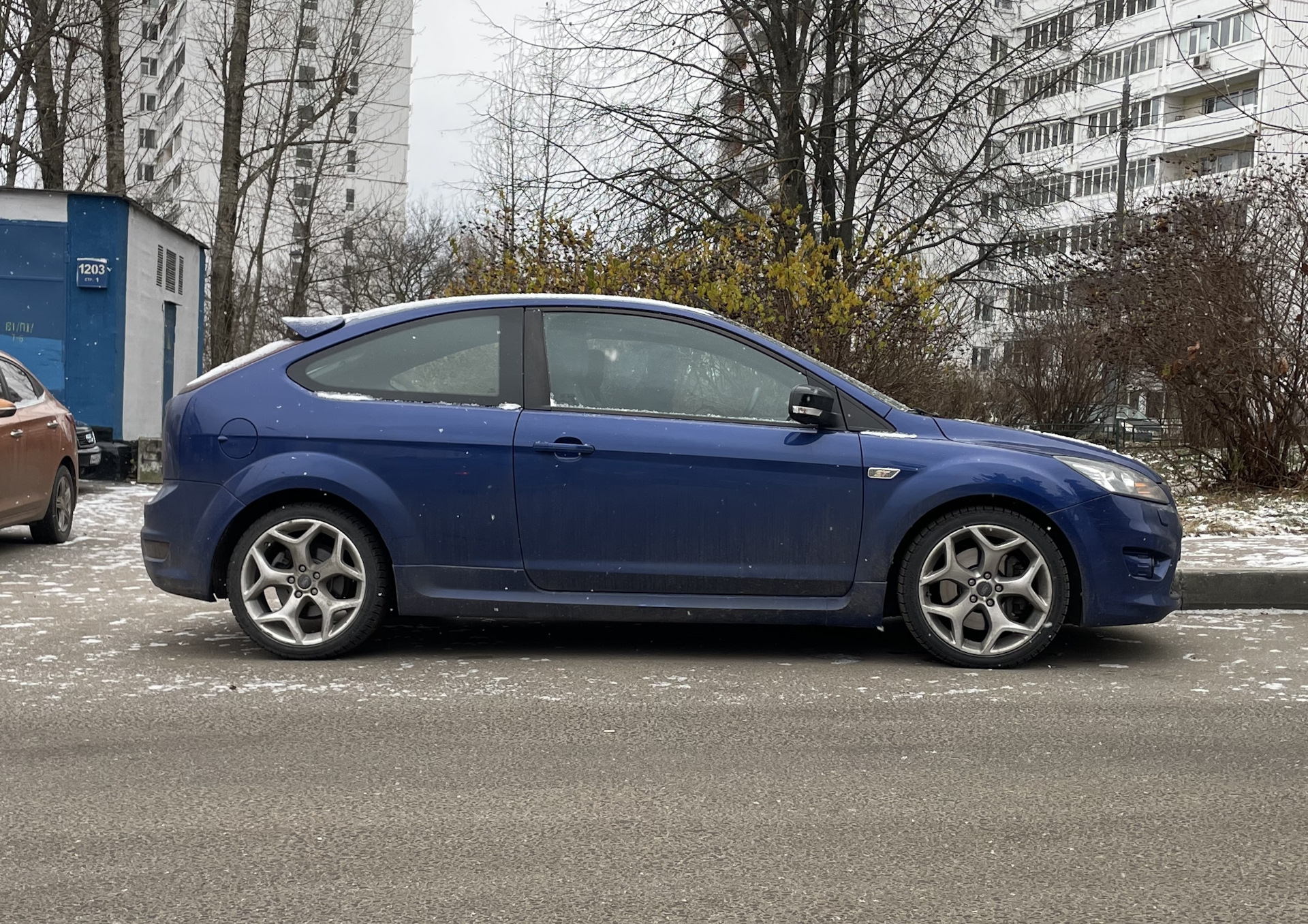 Фиксаторы для коврика — Ford Focus ST II, 2,5 л, 2008 года | запчасти ...