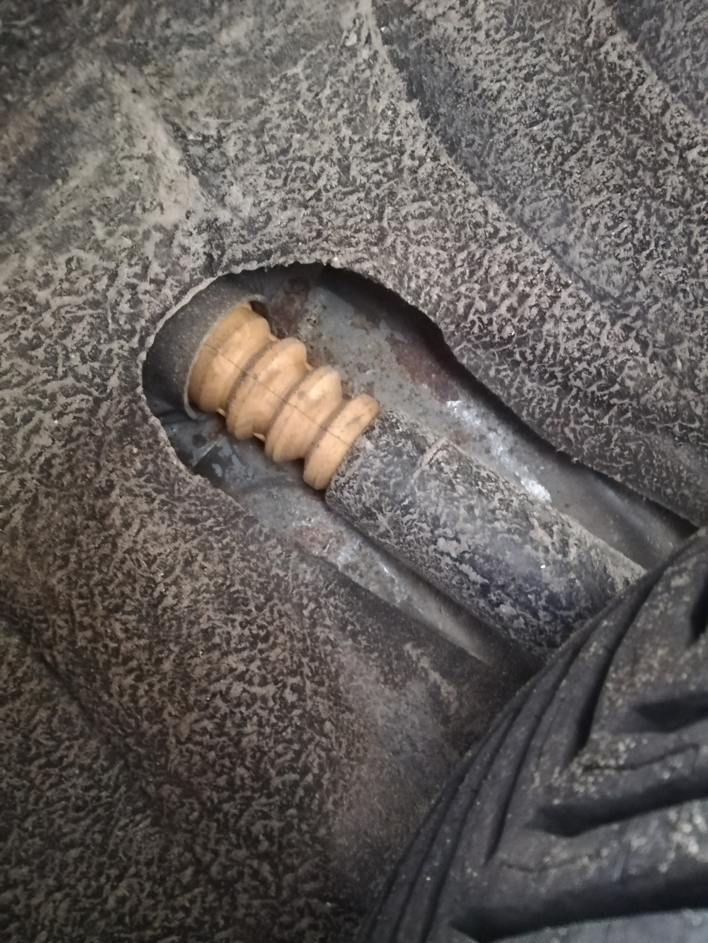 Замена отбойника заднего амортизатора, и тяг стабилизатора — Volkswagen ...