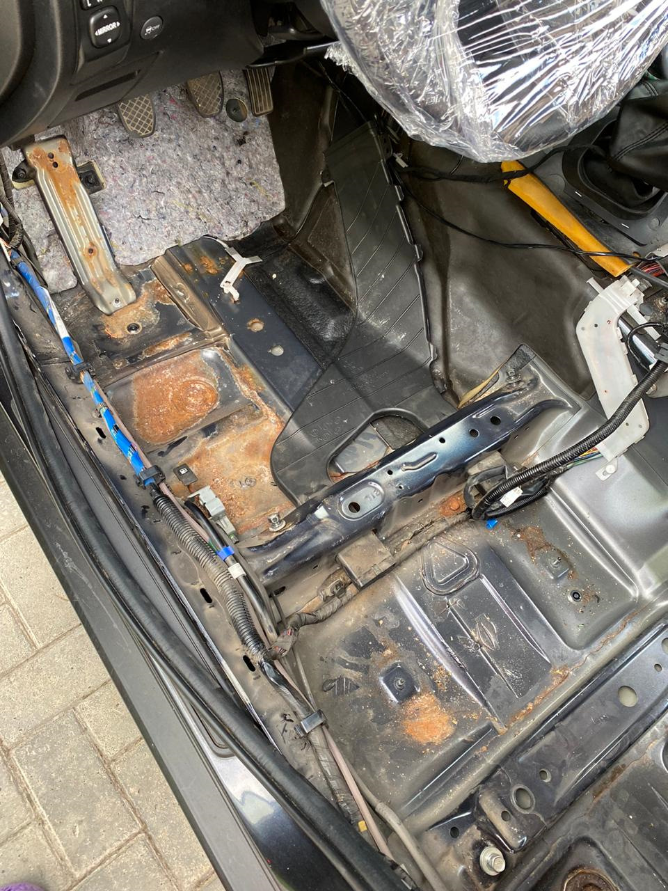 Ржавые петли и сюрприз под ковром — Subaru Forester (SH), 2 л, 2008 ...