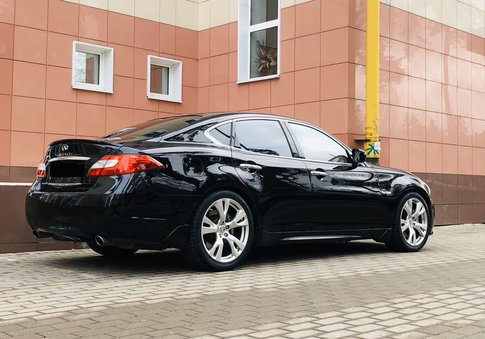 Инфинити м37. Инфинити м56. Занижение Infiniti q70. Инфинити g25 на занижении. Инфинити м 37 занижение.