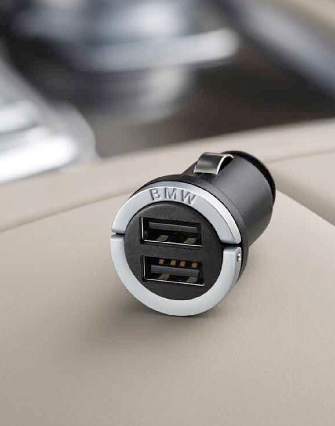 Оригинальные usb. BMW Dual USB. USB зарядка в прикуриватель BMW. USB зарядка BMW g06. Зарядка USB BMW f15.