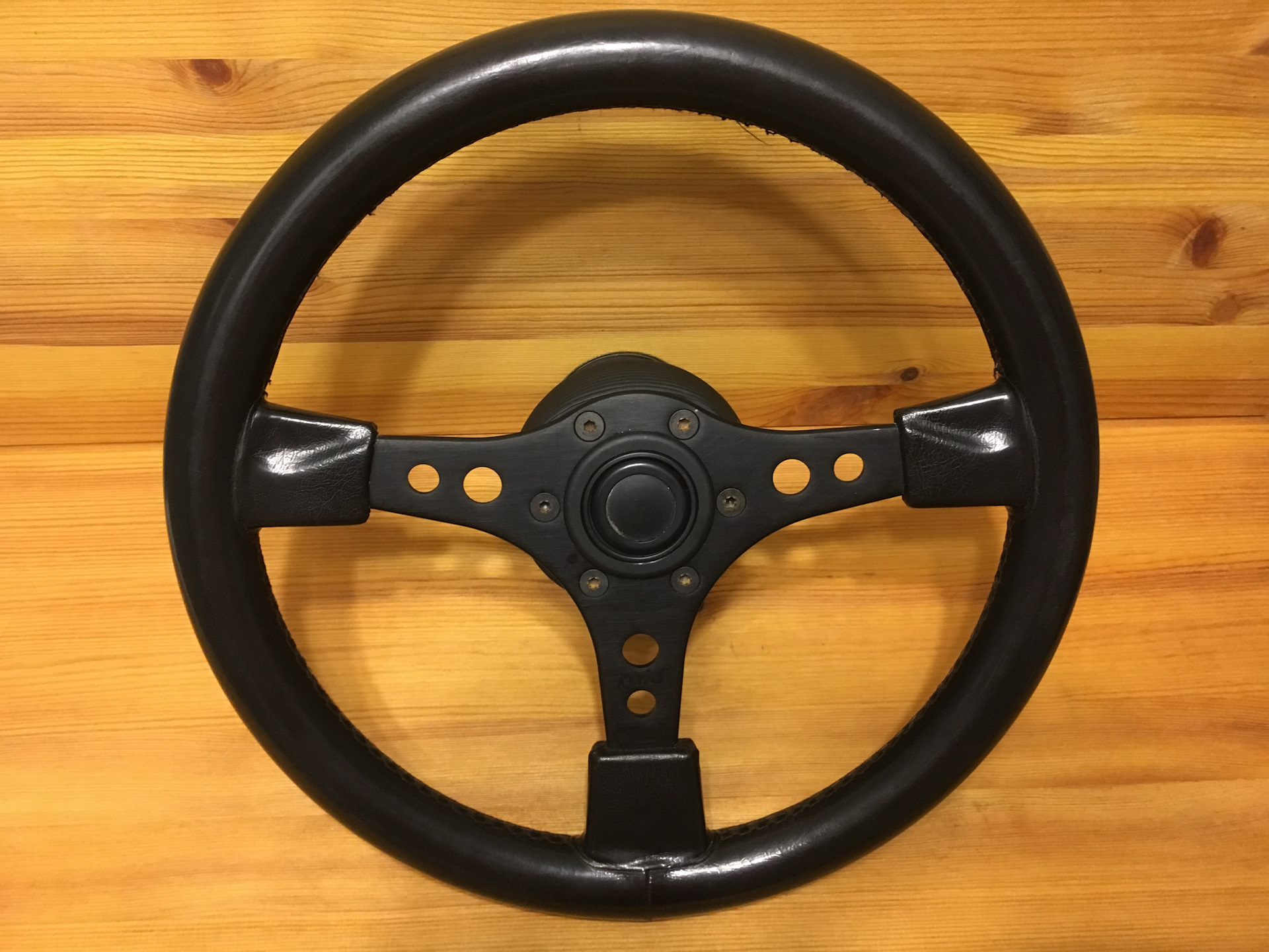 руль raid 4 kba 70025. руль тойота левин бзр. руль мтех2 на е34. Thrustmaster t2 руль. руль ф1 мерседес.