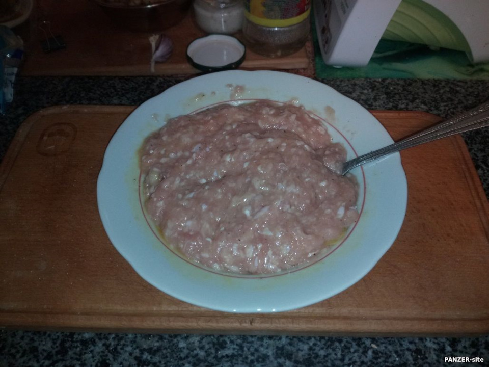 суп с фрикадельками и манной крупой. RIAAAgFdG A 960. суп с фрикадельками и манной крупой фото. суп с фрикадельками и манной крупой-RIAAAgFdG A 960. картинка суп с фрикадельками и манной крупой. картинка RIAAAgFdG A 960. Шарики из рубленого мяса или, как их еще называют, фрикадельки, это фактически международное блюдо. В каждой кухне мира найдется несколько фирменных блюд, которые дополняют рыбные или мясные комочки. Чаще всего они входят в состав супа, но есть рецепты, где фрикадельки отдельно тушатся в соусе, а потом подаются к гарниру.