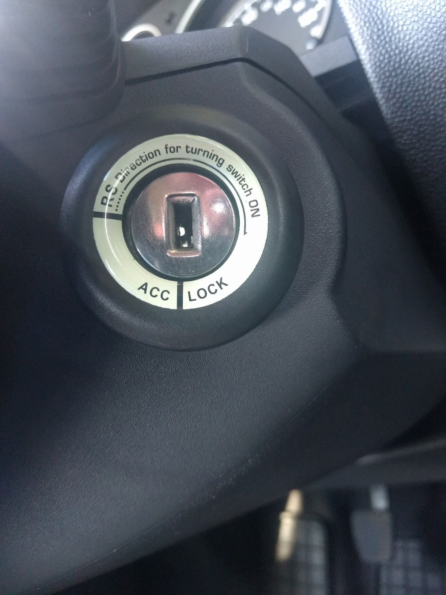 Стикер на замок зажигания и б/у OP-COM — Opel Zafira B, 1,9 л, 2006 ...
