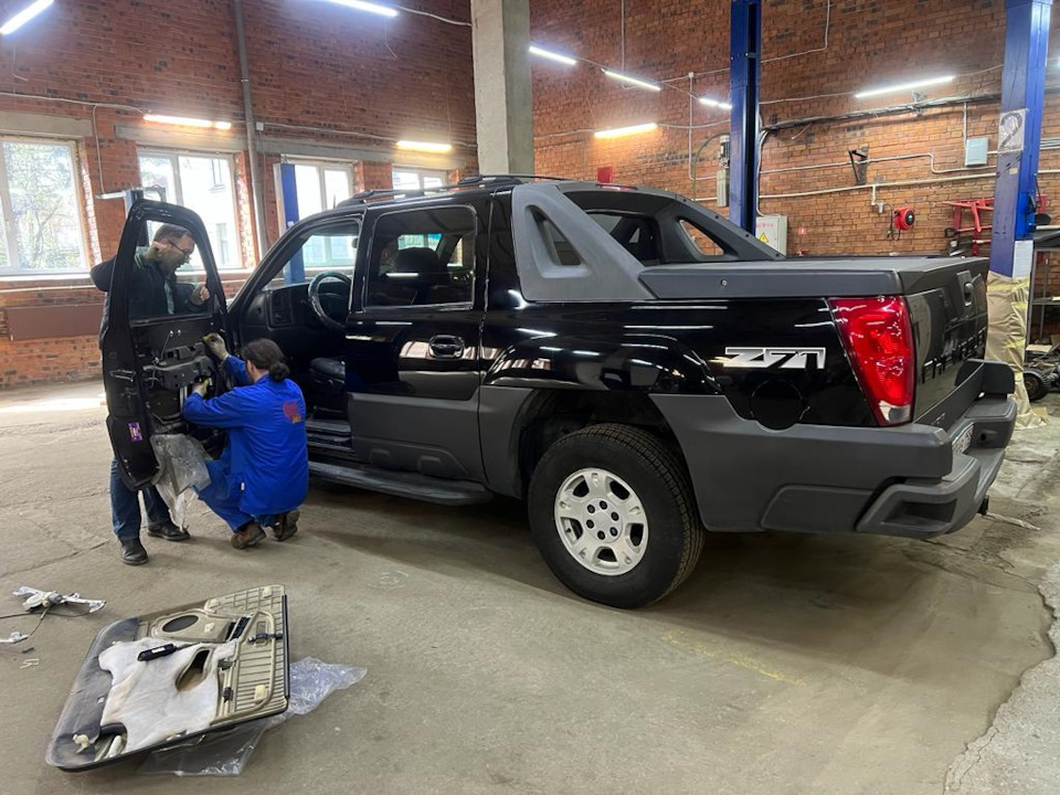 Chevrolet Avalanche. Замена механизма стеклоподъемника. — Chevrolet ...
