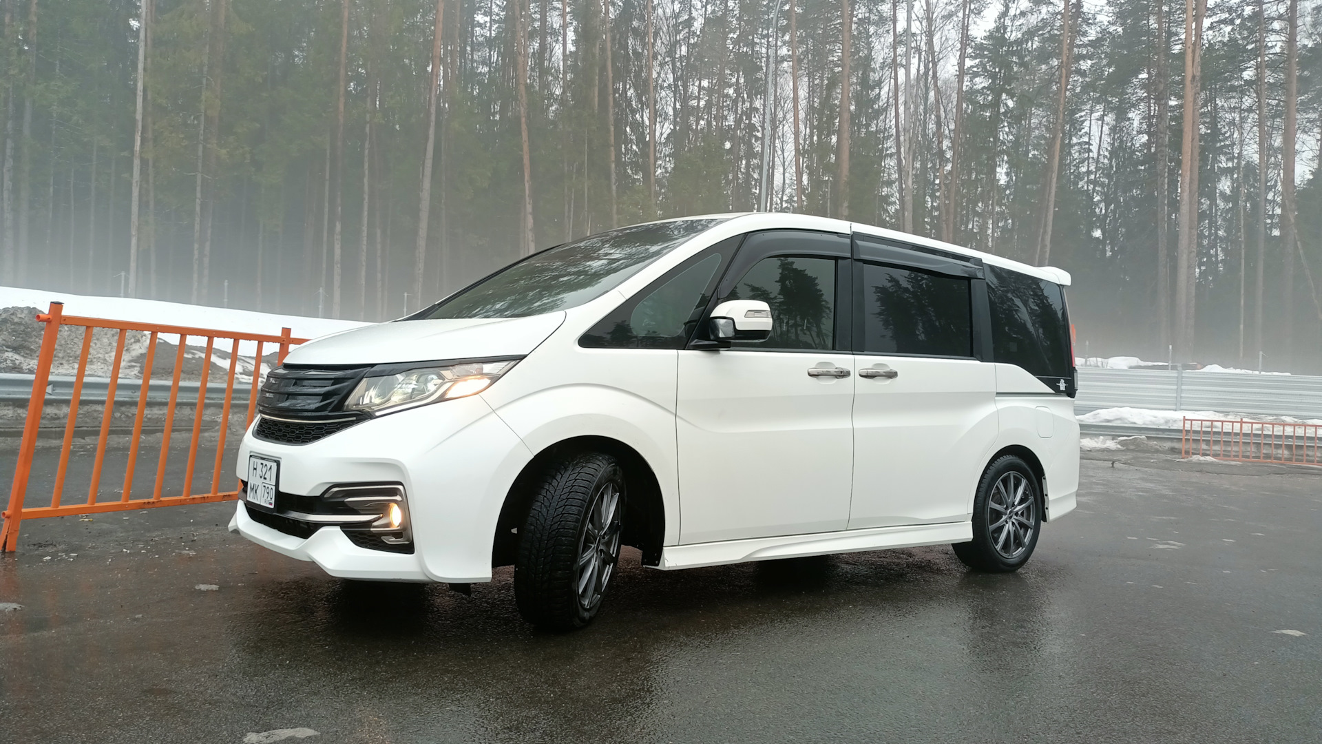 Продажа Honda Stepwgn (5G) 2016 (бензин, вариатор) — с историей  обслуживания — DRIVE2.RU