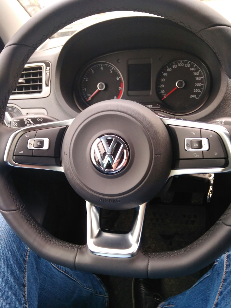 Volkswagen Polo sedan connect