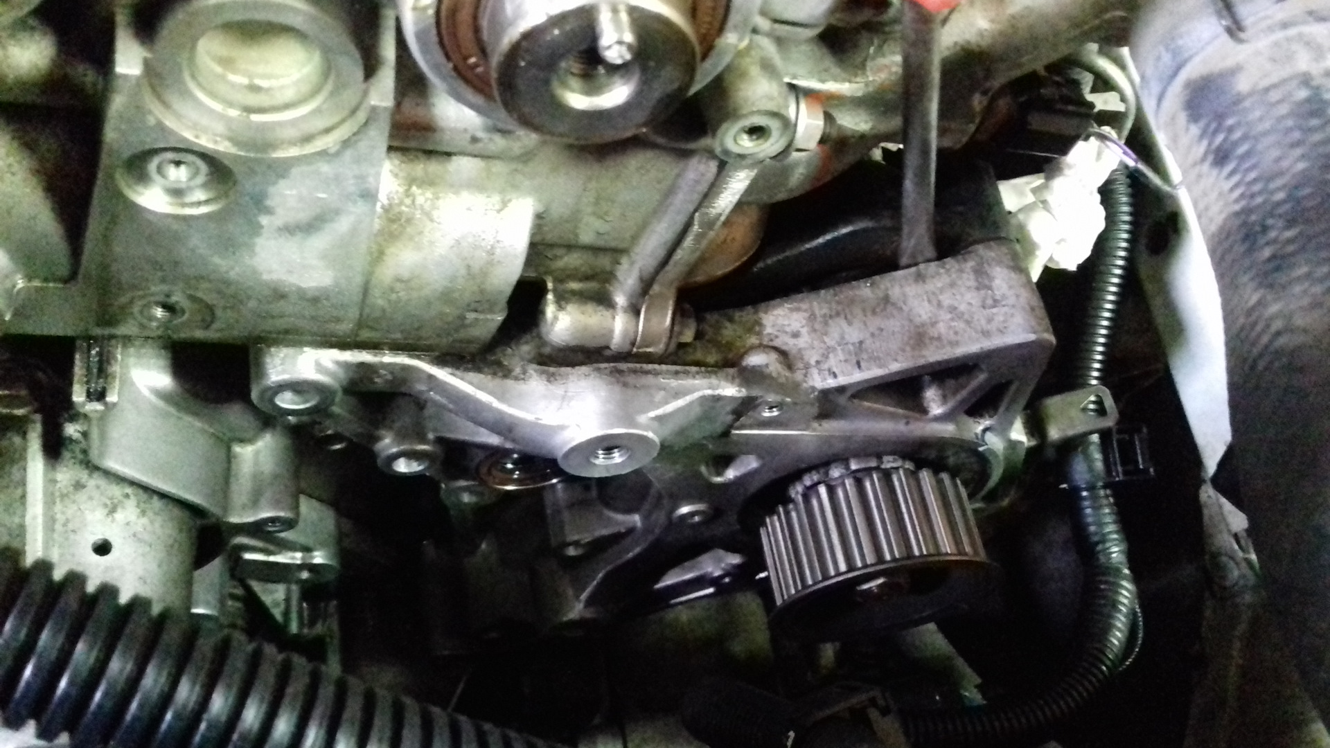 весь мотор в масле, щуп сухой . — Mitsubishi L200 (4G), 2,5 л, 2012 ...