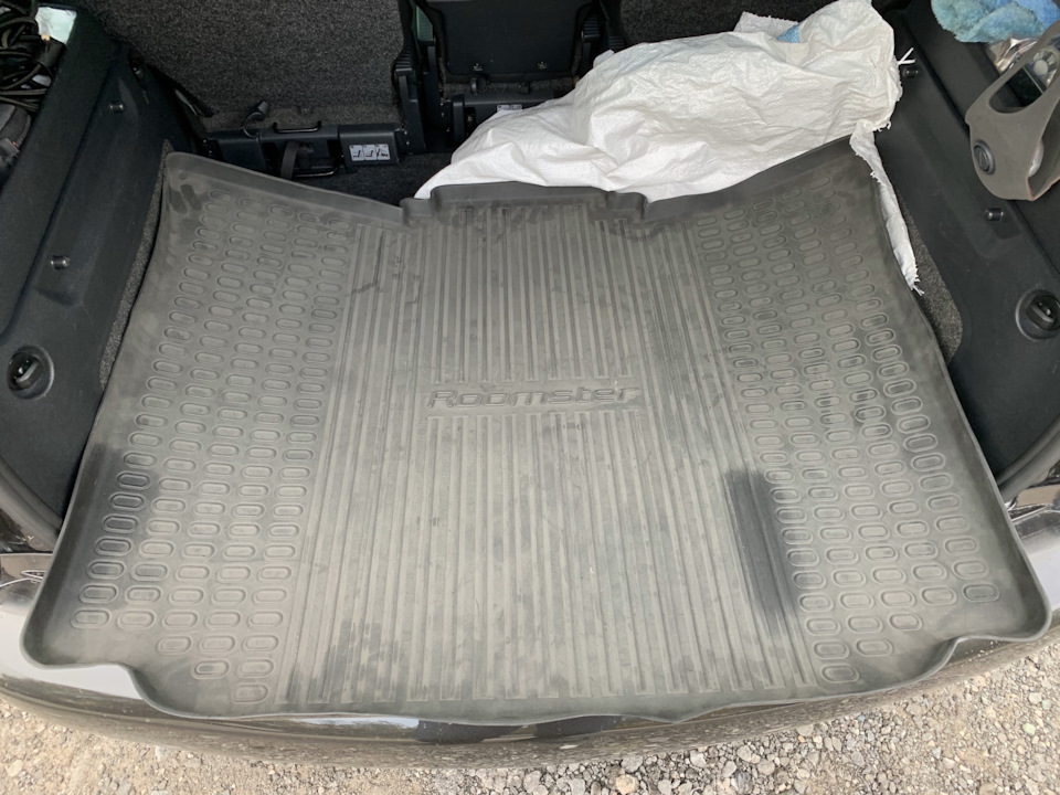 2. Коврики, сетки, перегородка и прочие полезности — Skoda Roomster, 1 ...