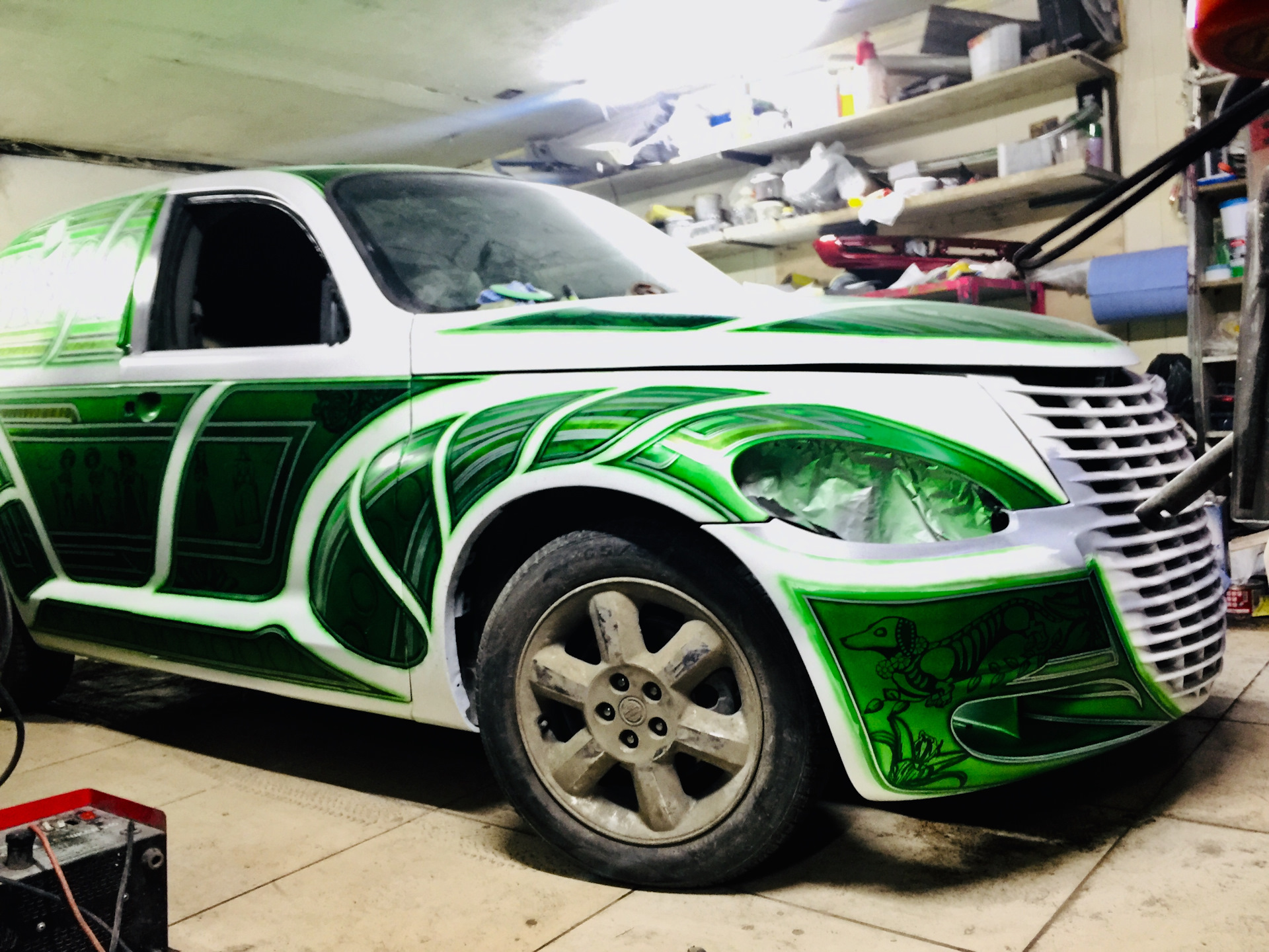 Покраска деос. Chrysler pt Cruiser 2022. Chrysler pt Cruiser автозвук Челны. Кастом покраска. Кастомная покраска автомобилей.