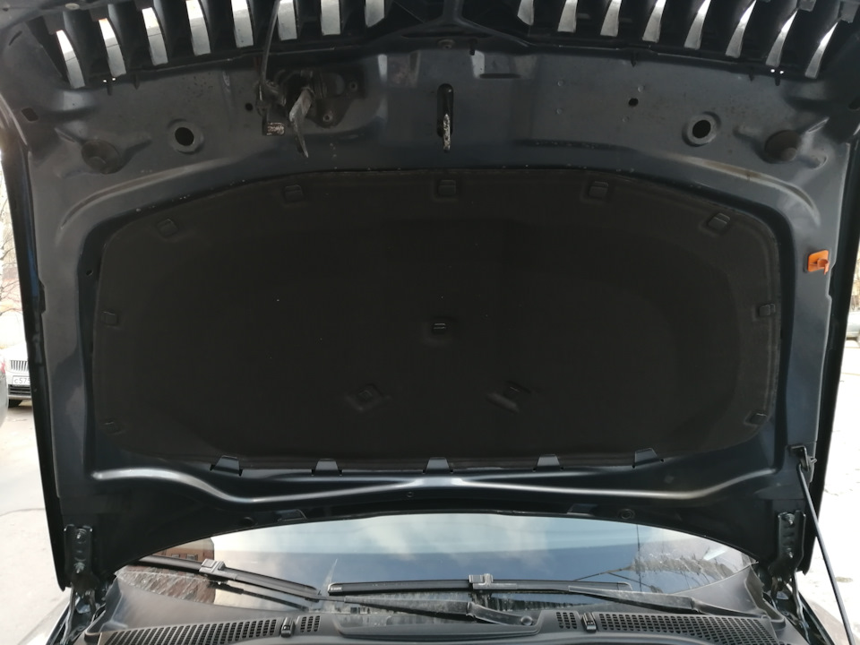 Шумоизоляция капота — Skoda Octavia A5 Mk2, 1,8 л, 2010 года ...