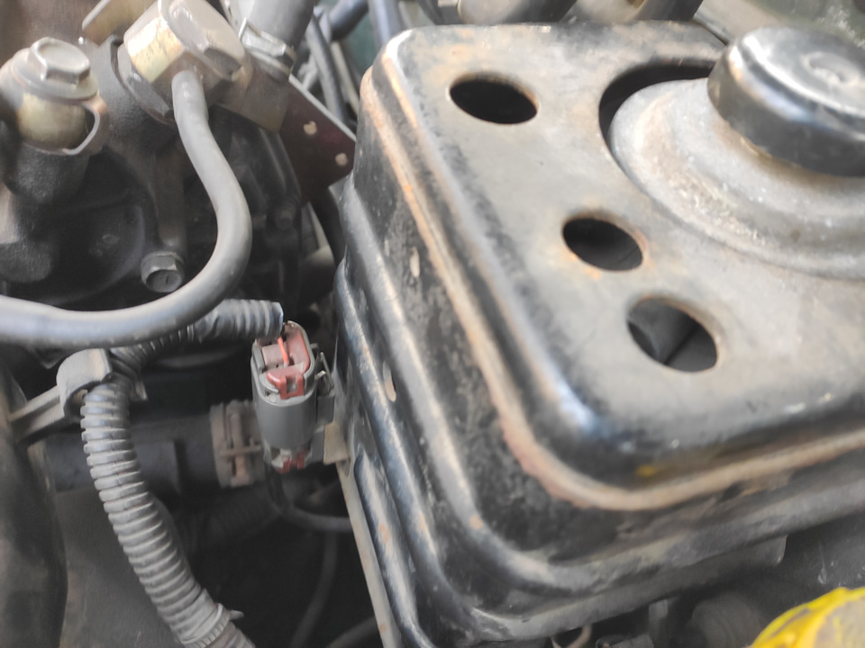 Замена топливного фильтра на дизеле — Nissan Almera I (N15), 2 л, 1999 ...