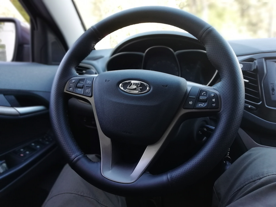 Эко-кожаный руль. — Lada Vesta (1G), 1,6 л, 2017 года | аксессуары | DRIVE2