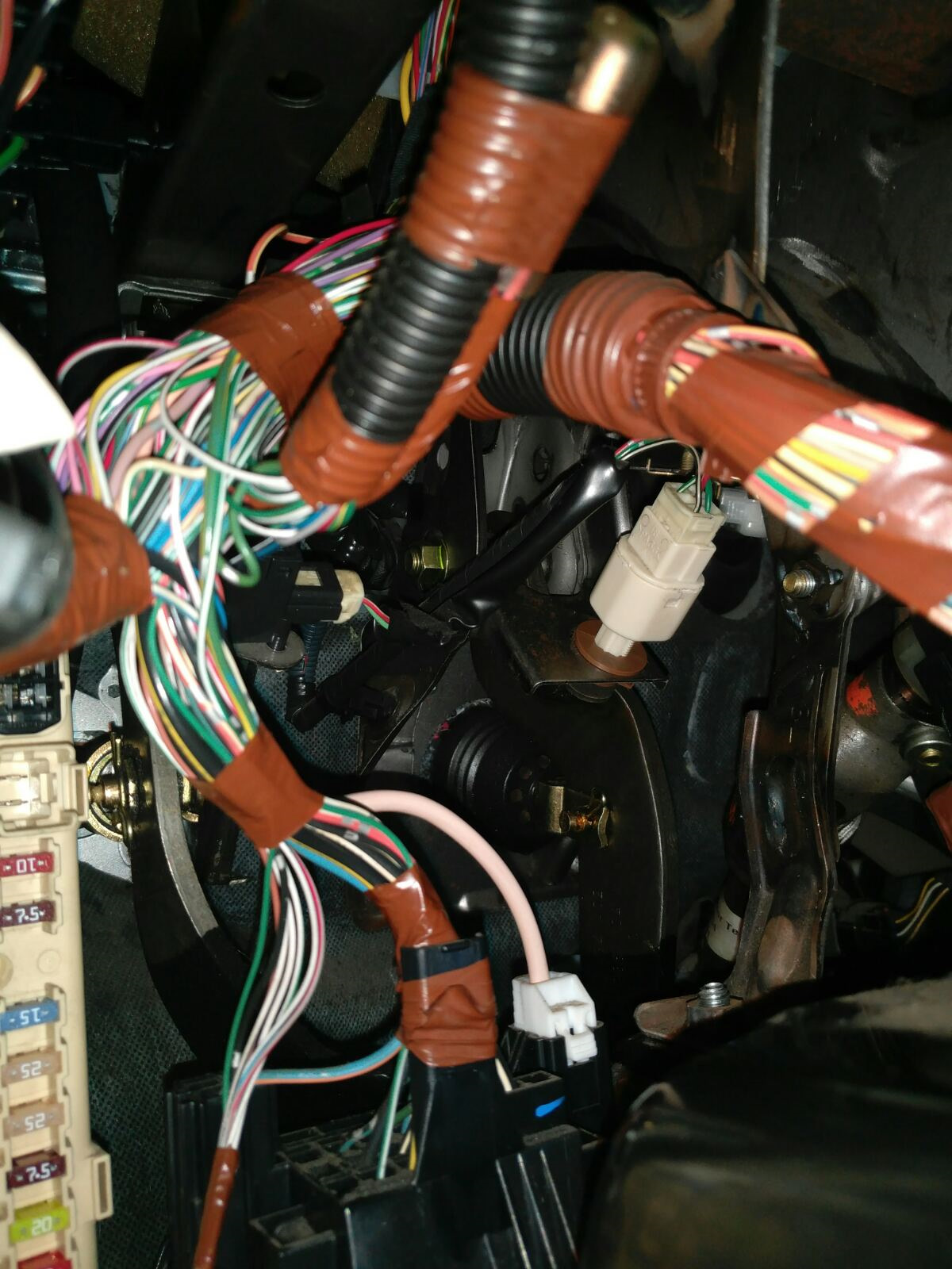 Нужна помощь. Горит только центральный стоп-сигнал. Ошибки ABS, VSC ...