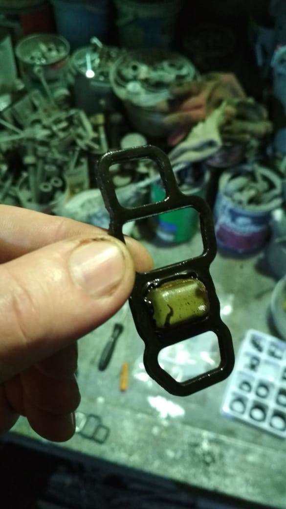 2. Течь со стороны клапана VTEC — Honda CR-V (RE), 2 л, 2007 года ...