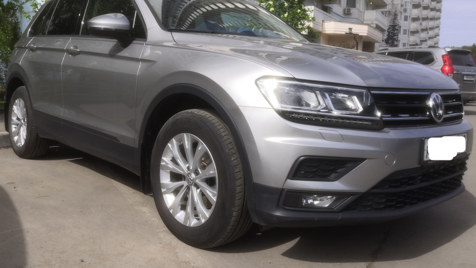 Volkswagen Tiguan Тигггааа, серый конь