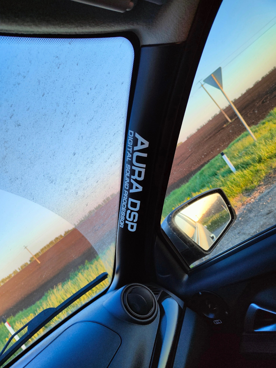 Черный потолок и немного антихрома на руле, пушсало в арки. — Lada ...