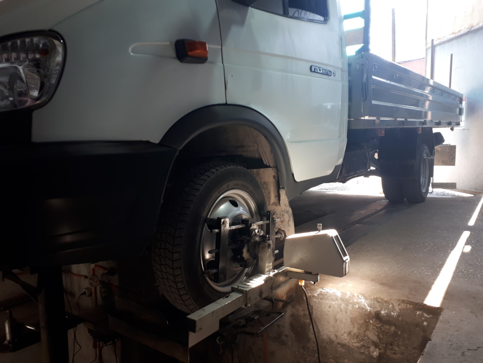 На сход развал приехал, наблюдал как внутренняя сторона резины не ...