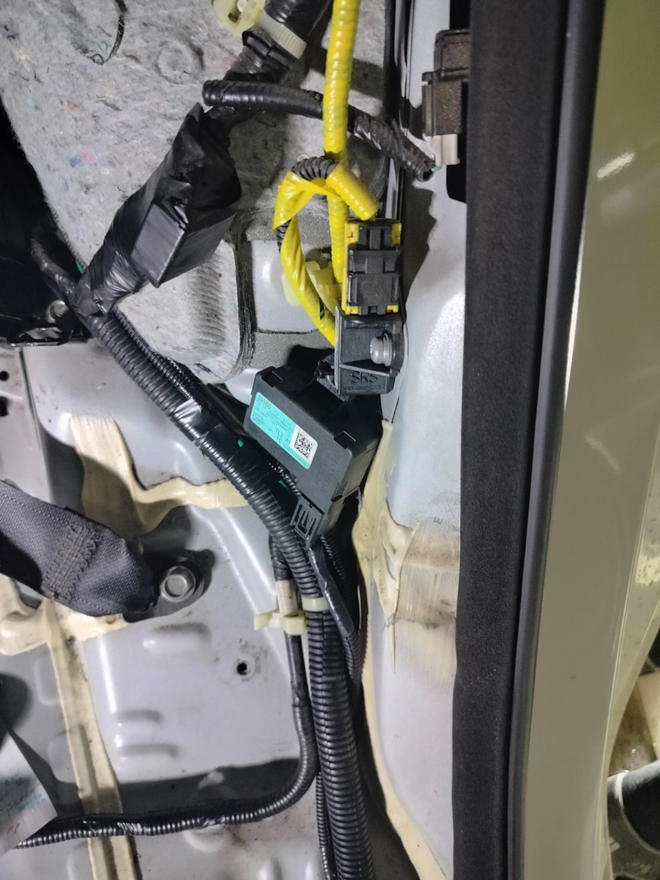 7. Так закрепил заднюю антенну — Honda Accord (8G)