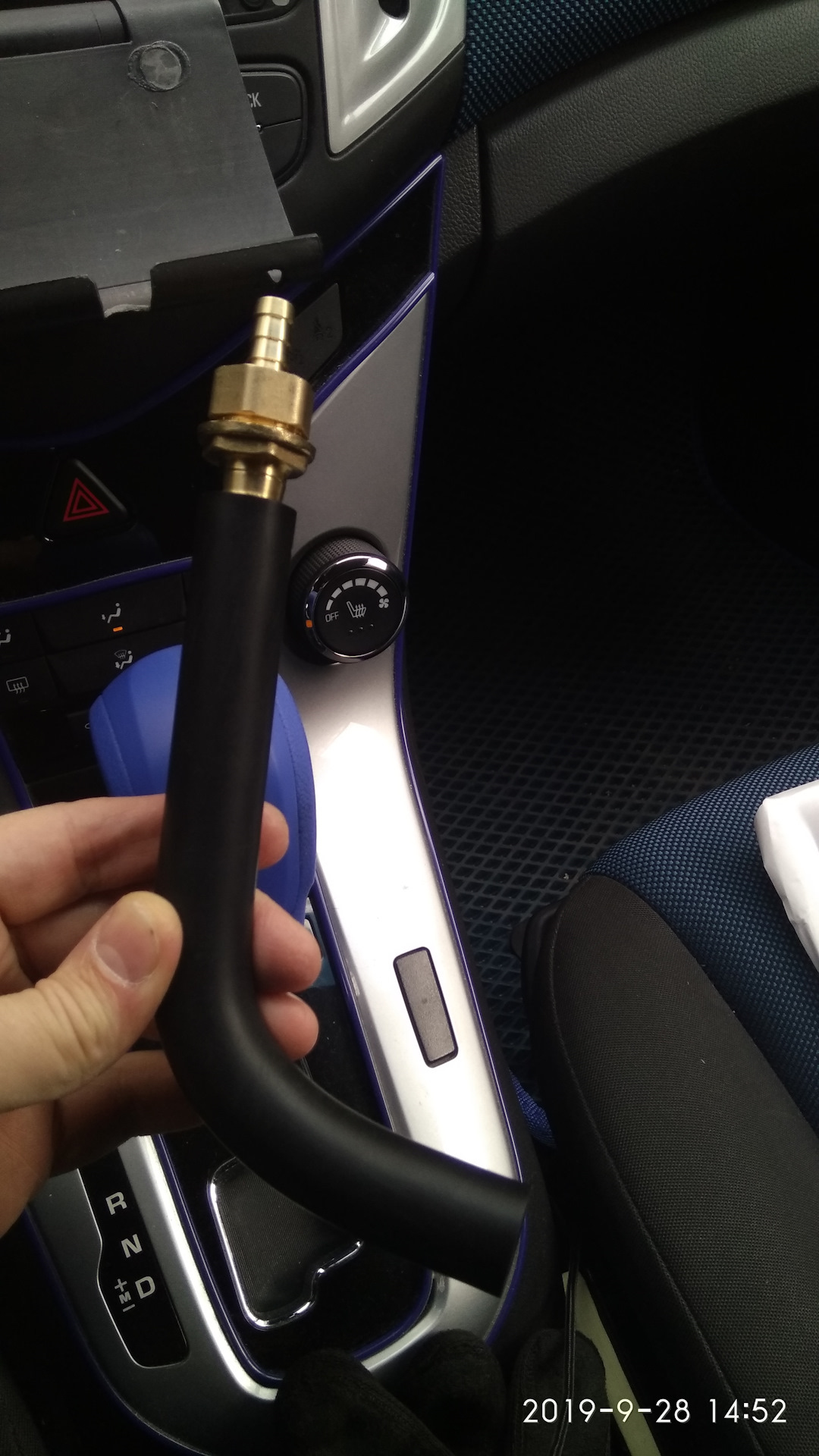 (Август 2019) Замена трубки подогрева дросселя (подводящей)-60000км ...