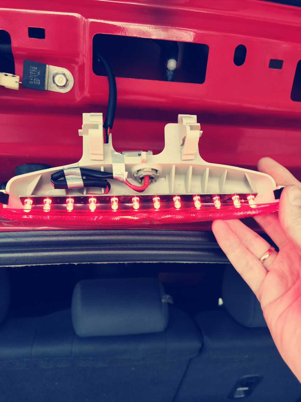 Установил доп стоп сигнал от 2110. — Mazda 3 (1G) BK, 1,6 л, 2007 года ...