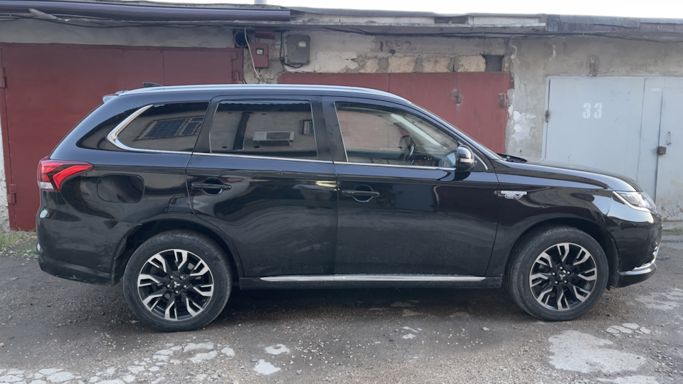 Mitsubishi Outlander PHEV Троллейбус
