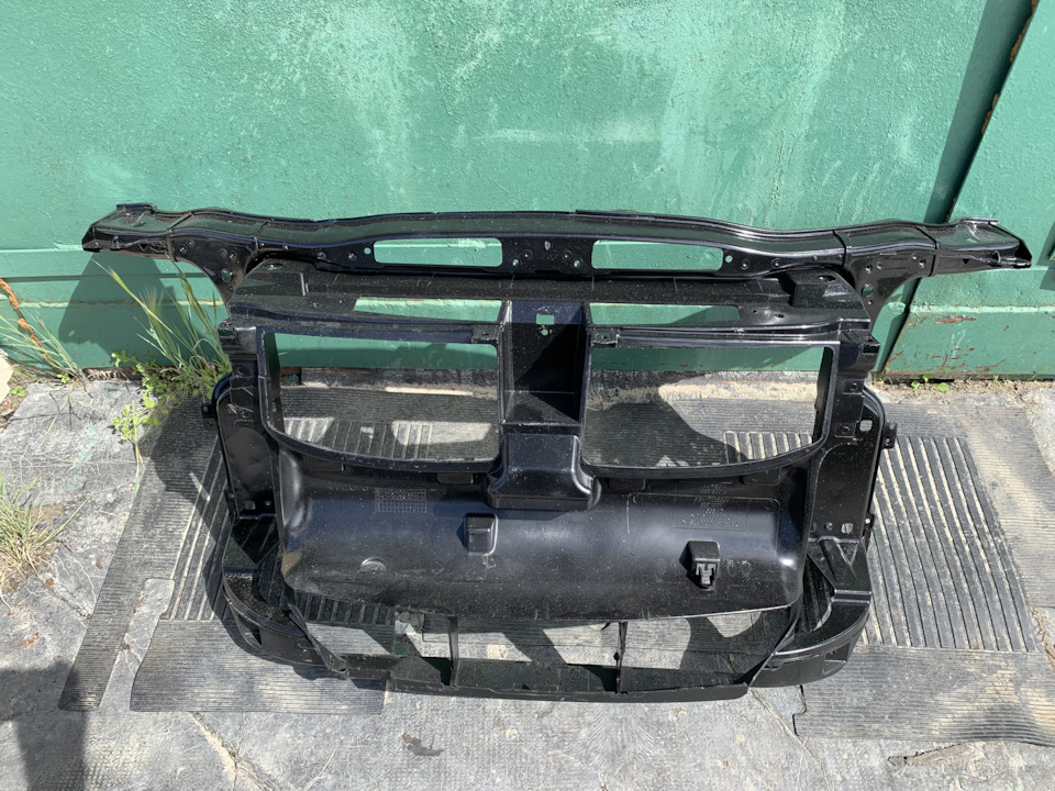 Рамка радиатора, телевизор bmw e 90/91/92/93 на BMW 3 series (E90). Б/у ...