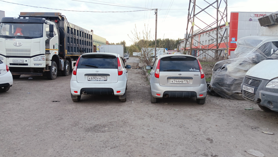 Двое- я и моя тень😅 — Lada Калина Хэтчбек (1G), 1,6 л, 2013 года ...