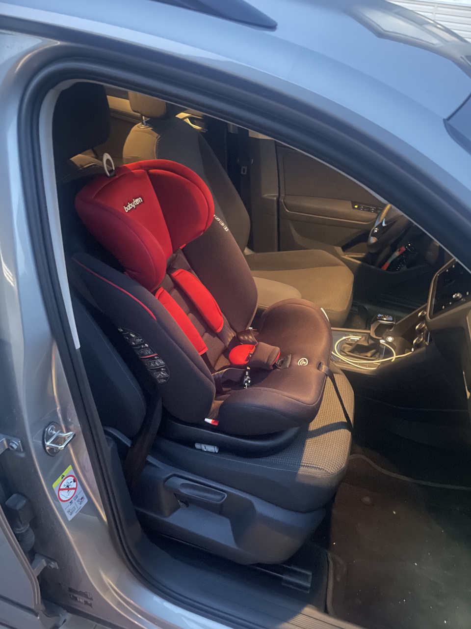 Isofix на пассажирское сидение — Volkswagen Tiguan (2G), 1,4 л, 2019 года |  другое | DRIVE2