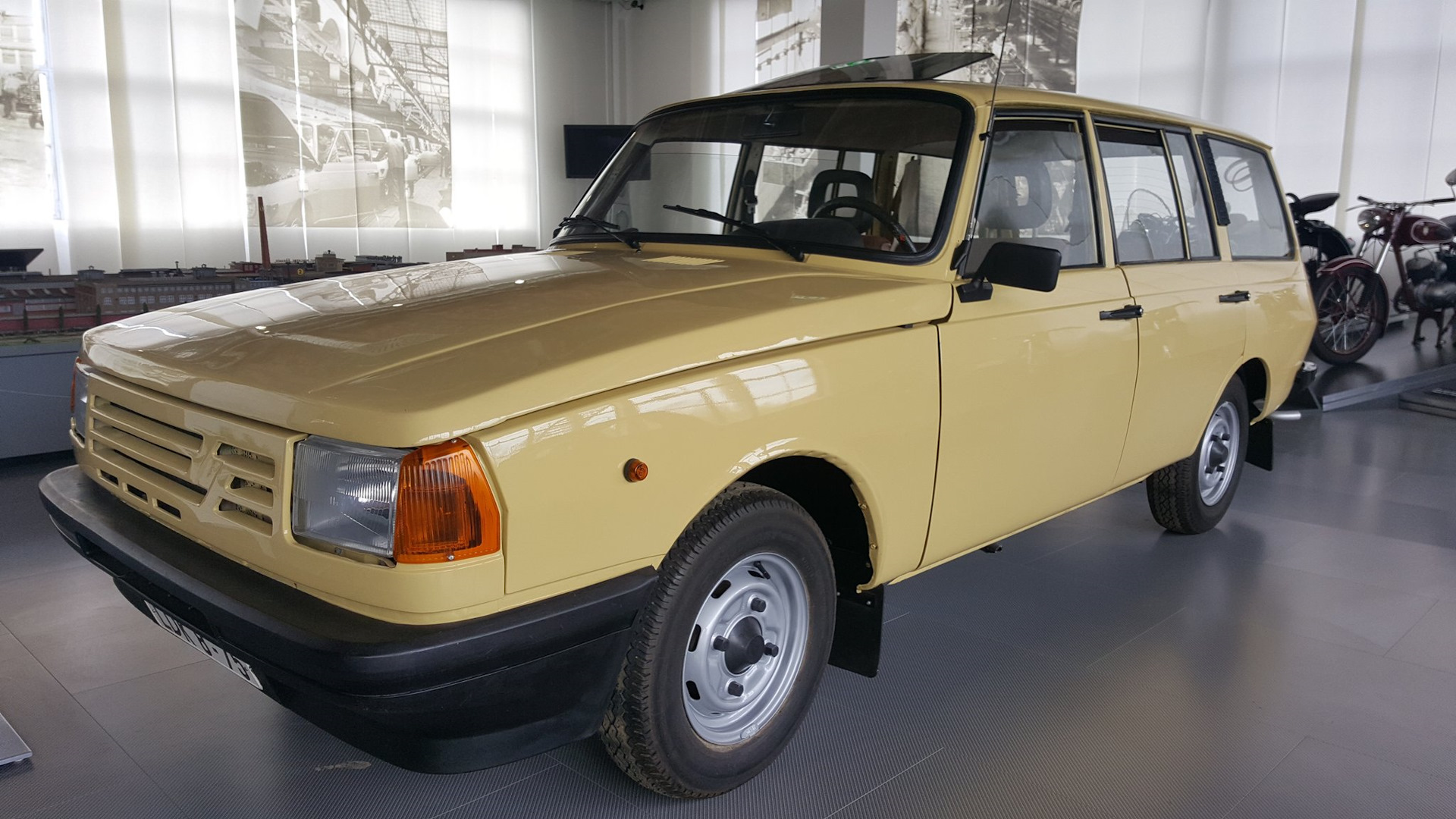 Автомобиль Wartburg 353