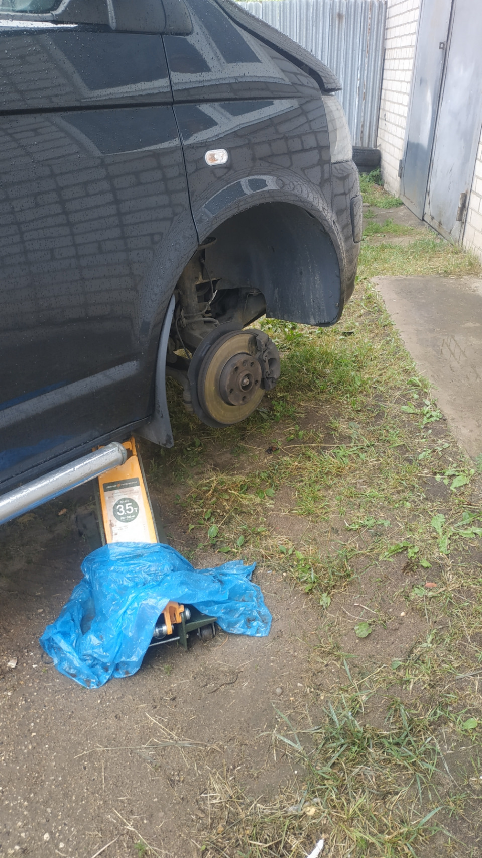 Замена обводного ремня — Volkswagen Transporter T5, 2 л, 2011 года ...