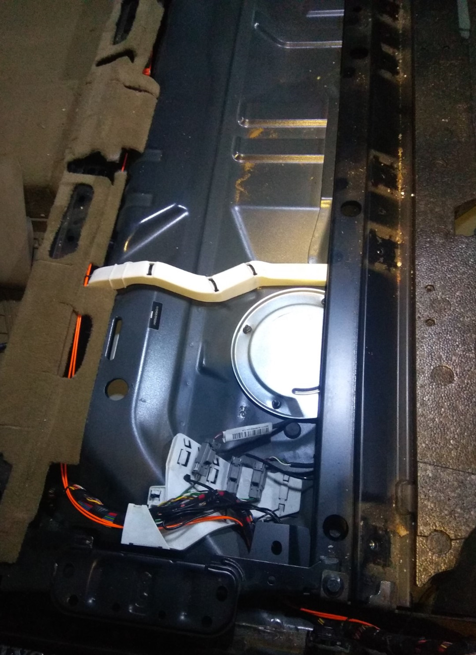 Установка штатного сабвуфера. Вольво XC90 — Volvo XC90 (1G), 2,5 л ...