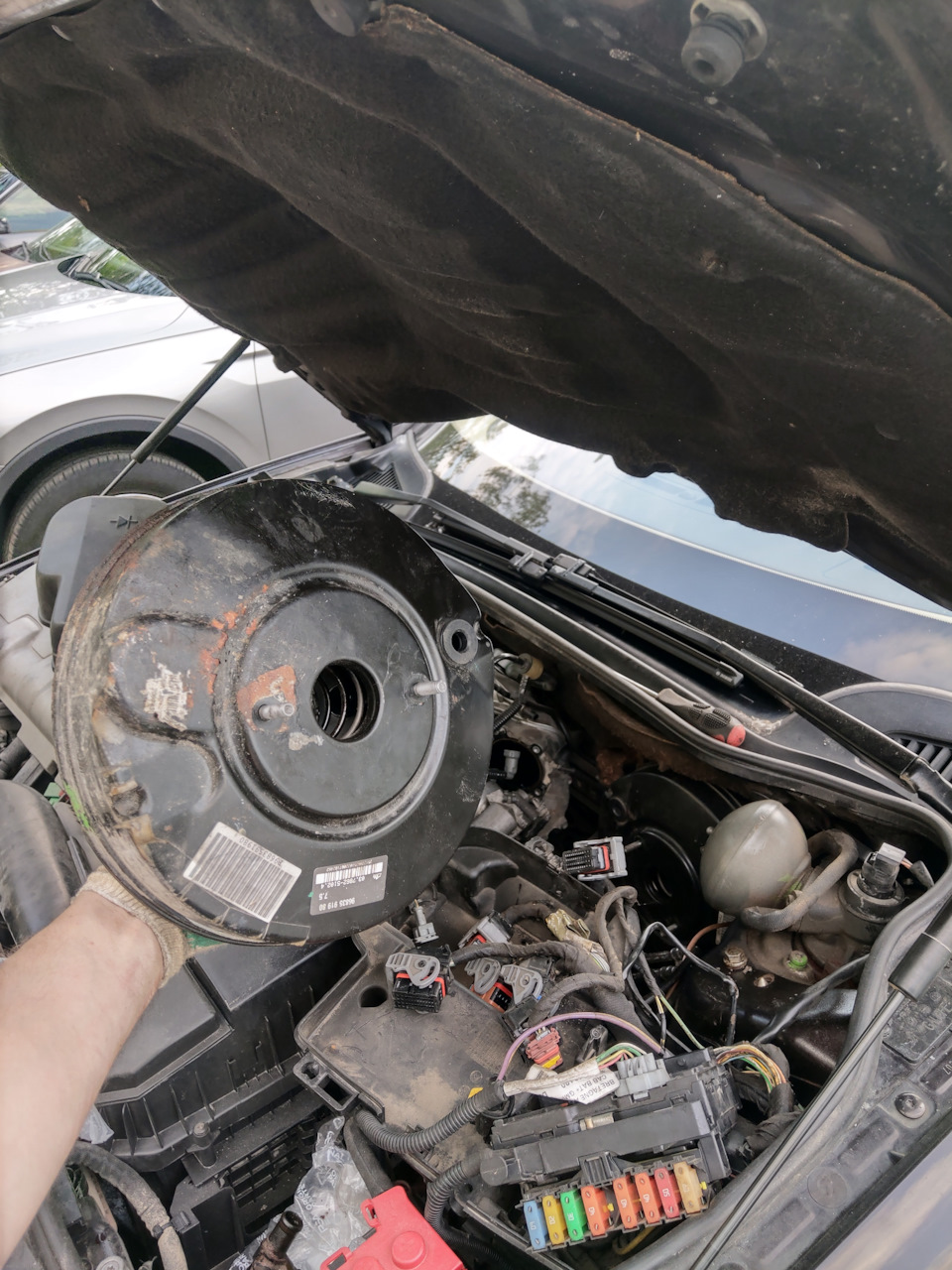 в руке старый, под капотом уже новый (ну как новый…с разборки). — Citroen C6