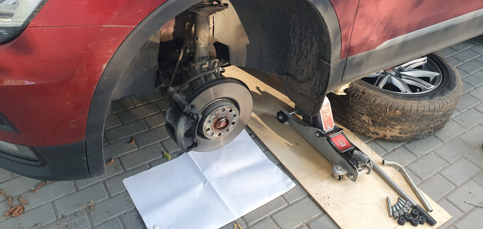 По тормозам! Замена колодок на Тигуан. — Volkswagen Tiguan (2G), 1,4 л ...