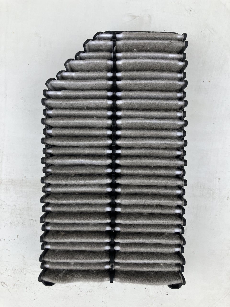 Старый воздушный фильтр Hyundai Kia после 16100 км — KIA Rio (3G)