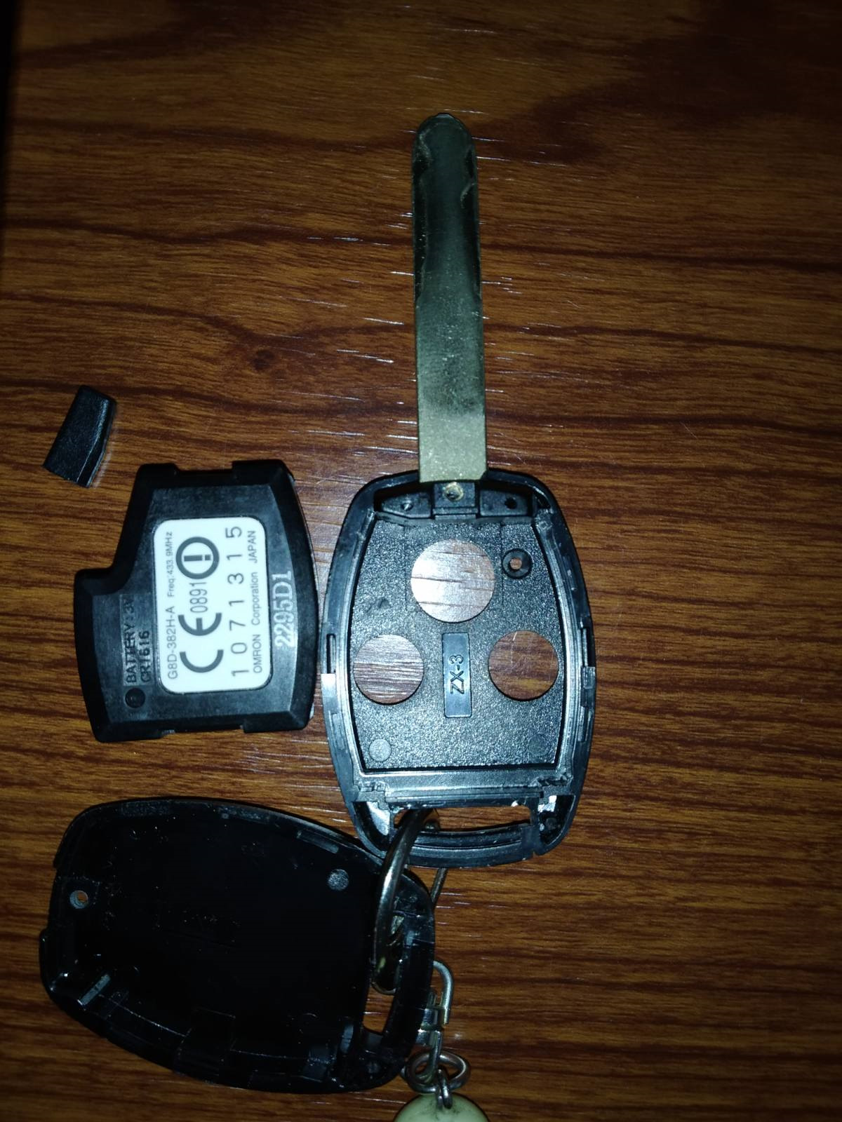 Брелок штатной сигнализации калина. Запуск двигателя автомобиля. Ключ открывает но не заводит. Ключ зажигания рука. Анимация навесного замка.