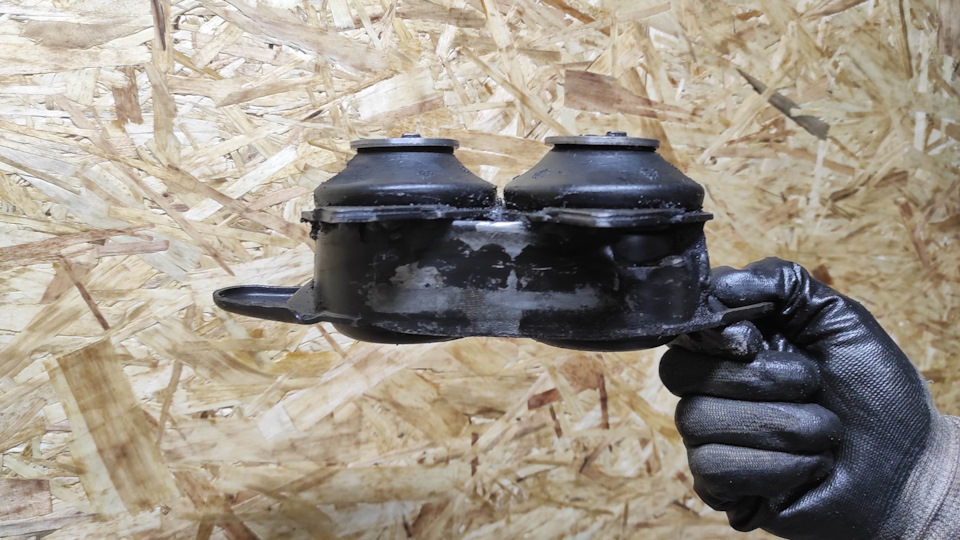 Самодельная подушка двигателя спустя 7 лет — Opel Sintra, 2,2 л, 1998 ...