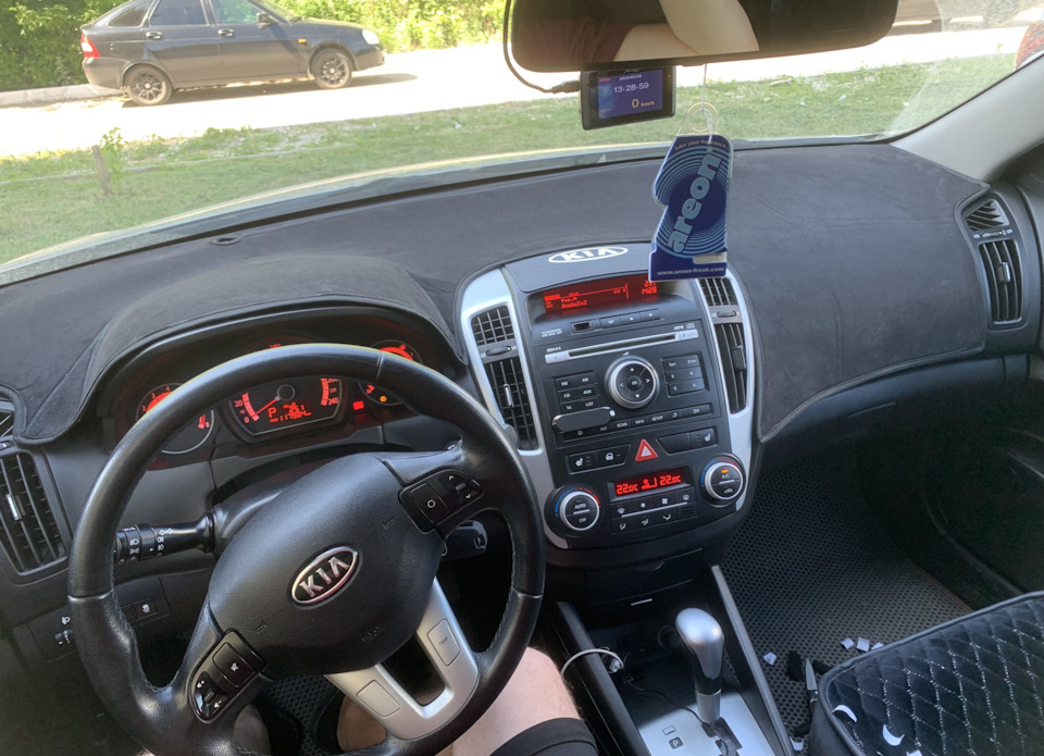 Накидка на панель — KIA Ceed (1G), 1,6 л, 2011 года | аксессуары | DRIVE2