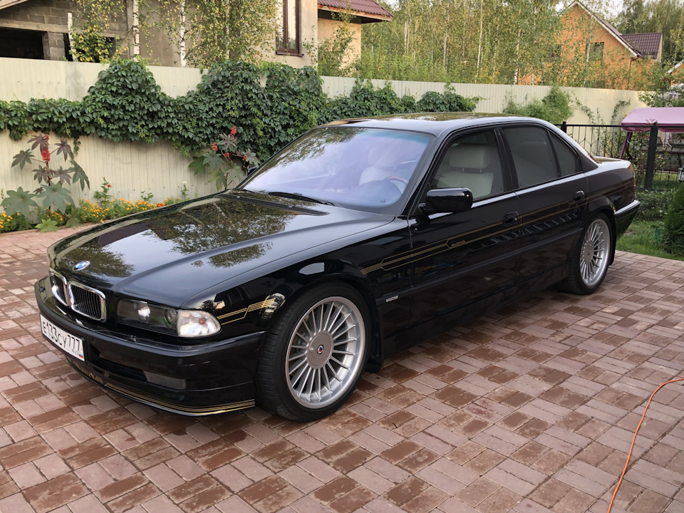 BMW e38 Black