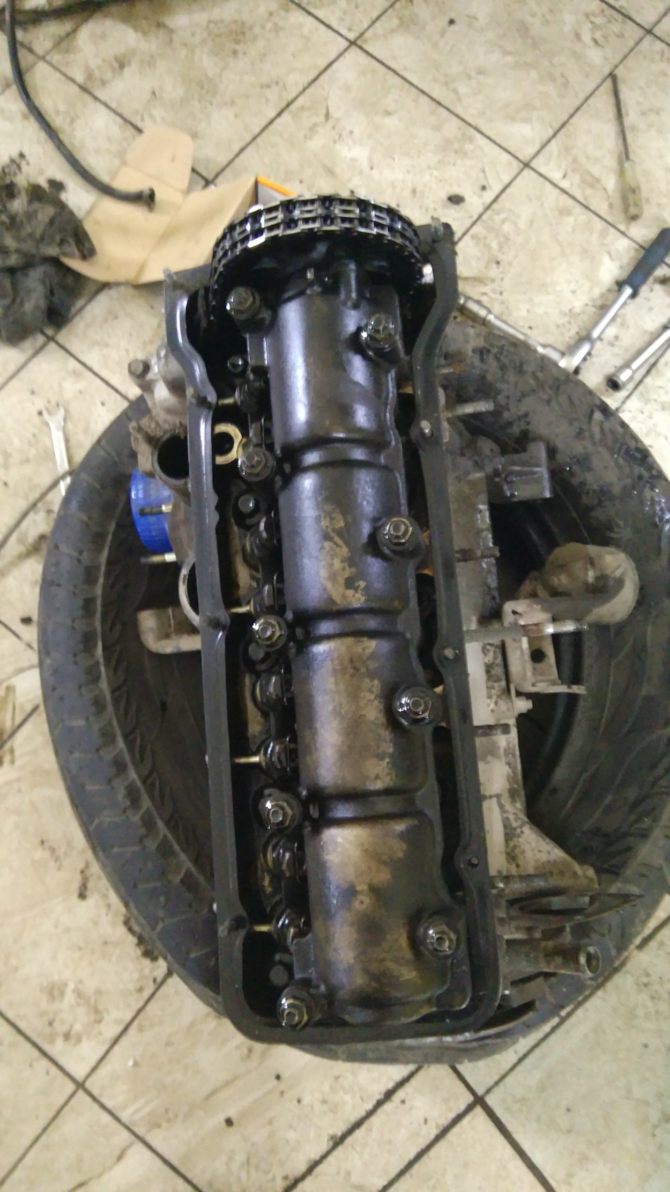 Замена передних тормозных колодок — Dodge Caliber, 1,8 л, 2006 года ...