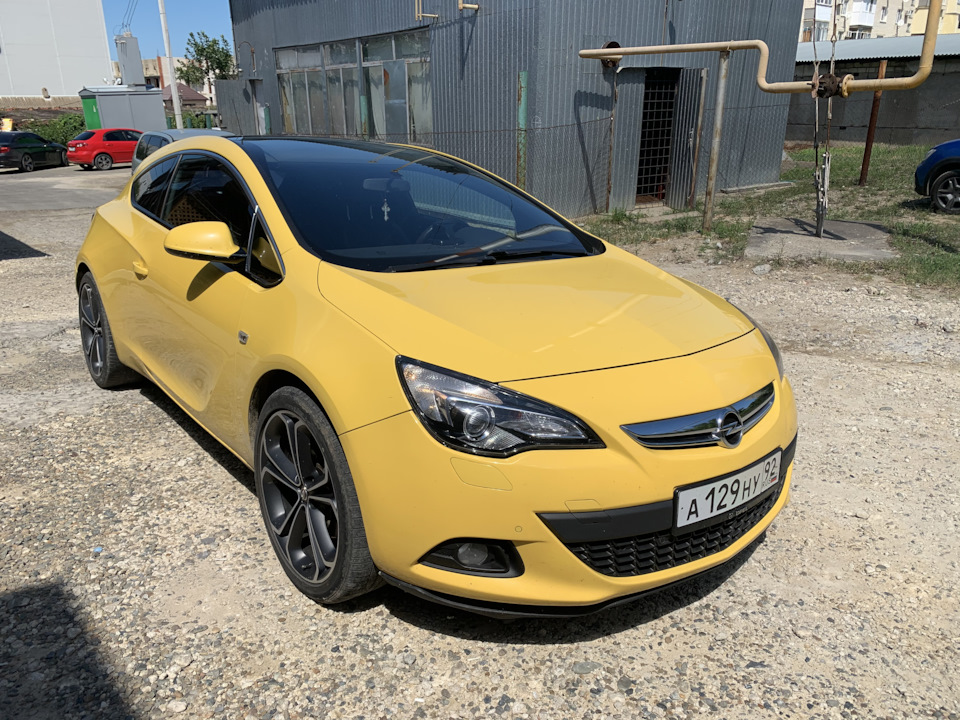 P1101 opel astra j 1.4 turbo. Opel Astra GTC 2015. Opel Astra GTC 2021. Opel Astra GTC Turbo 1.8. Опель Астра GTC купе 2014.