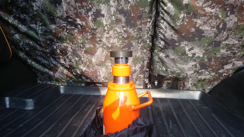 пятку нужно немного выкрутить, что бы она упиралась в адаптер — Chevrolet Niva (1G)