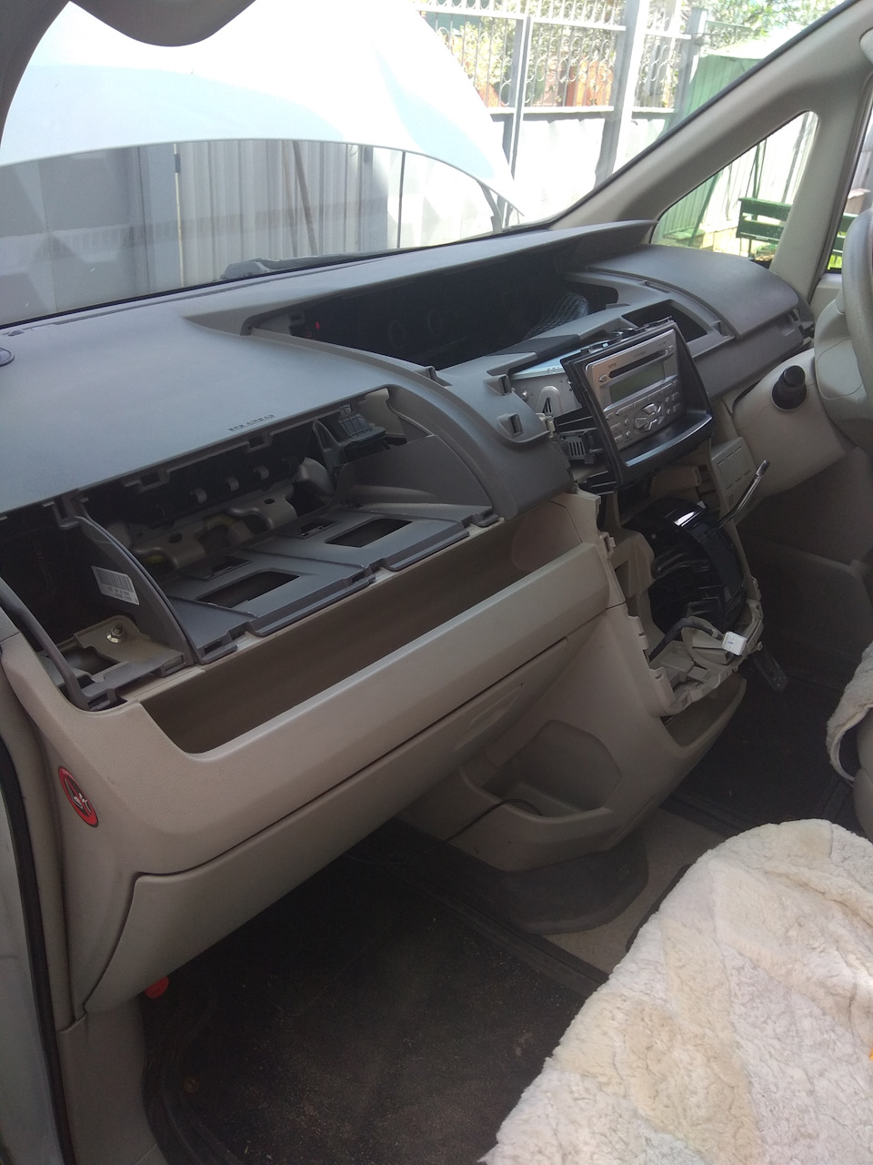 Установка Си Би антенны и рации. — Toyota Noah (2G), 2 л, 2009 года ...