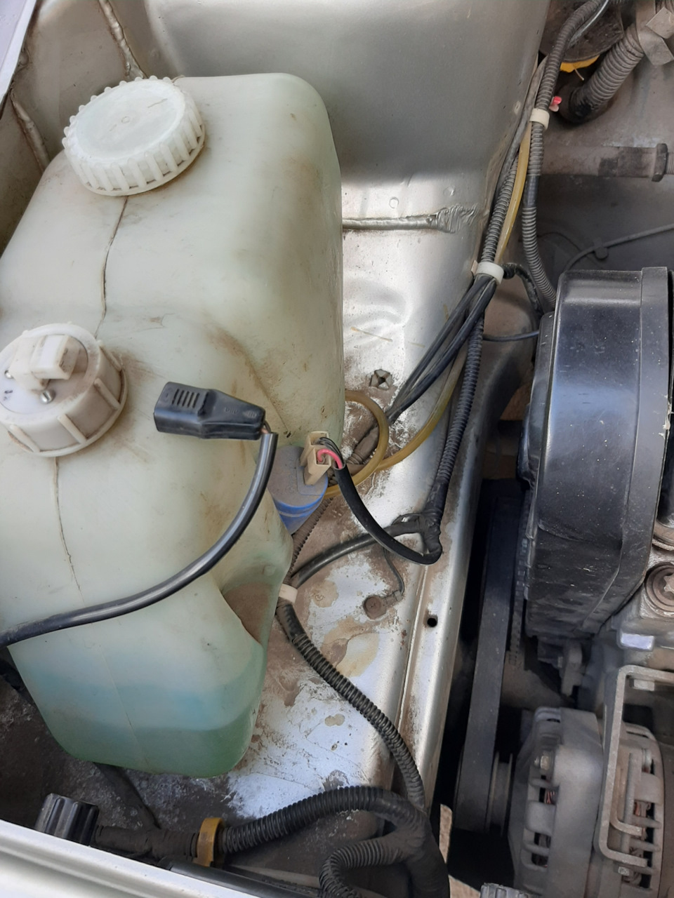 Омывательный бачок и вопрос к вам — Lada 2115, 1,5 л, 2004 года | мойка ...