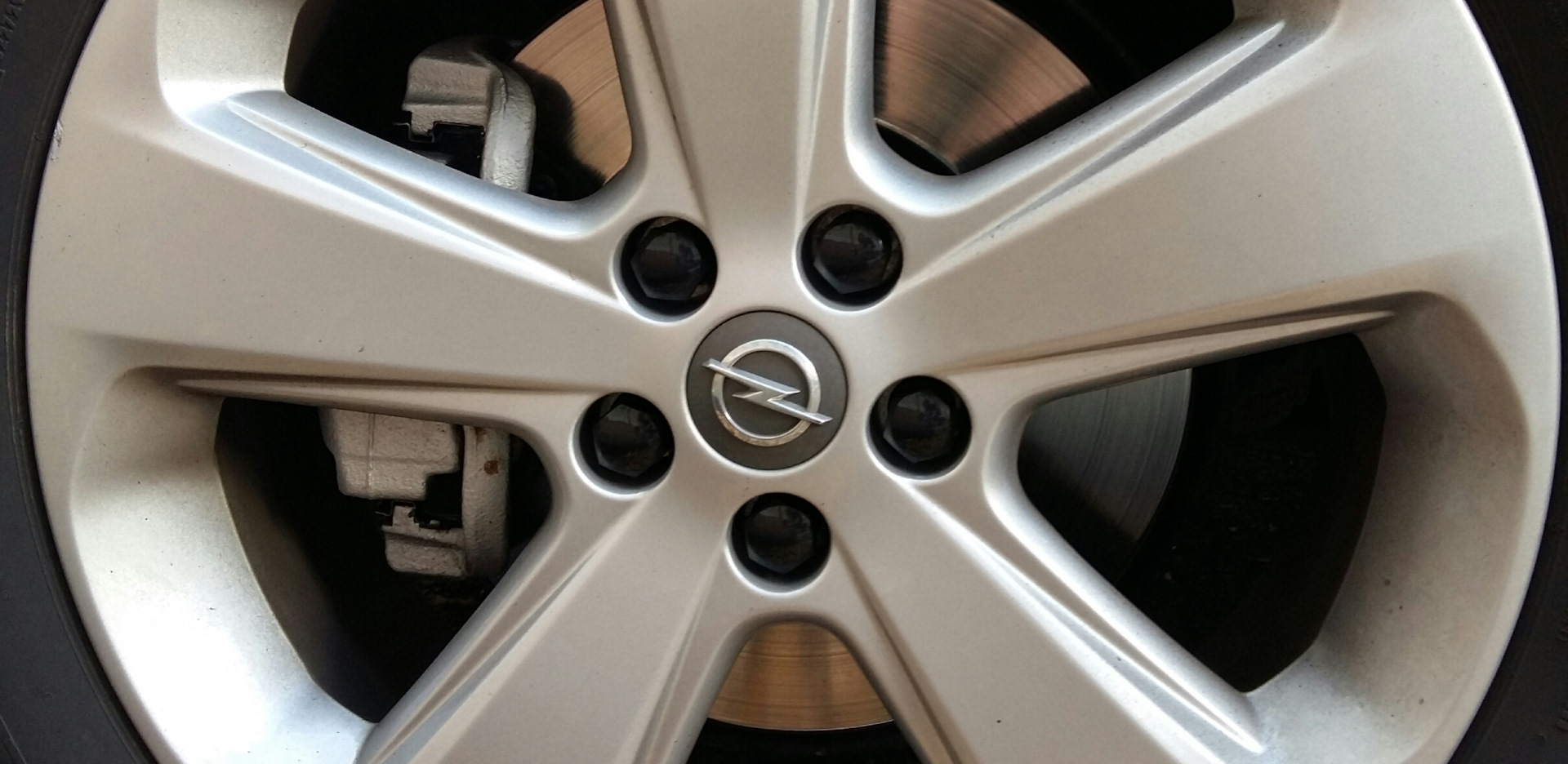 Колпачки на гайки колёс — Opel Mokka (1G), 1,8 л, 2014 года ...
