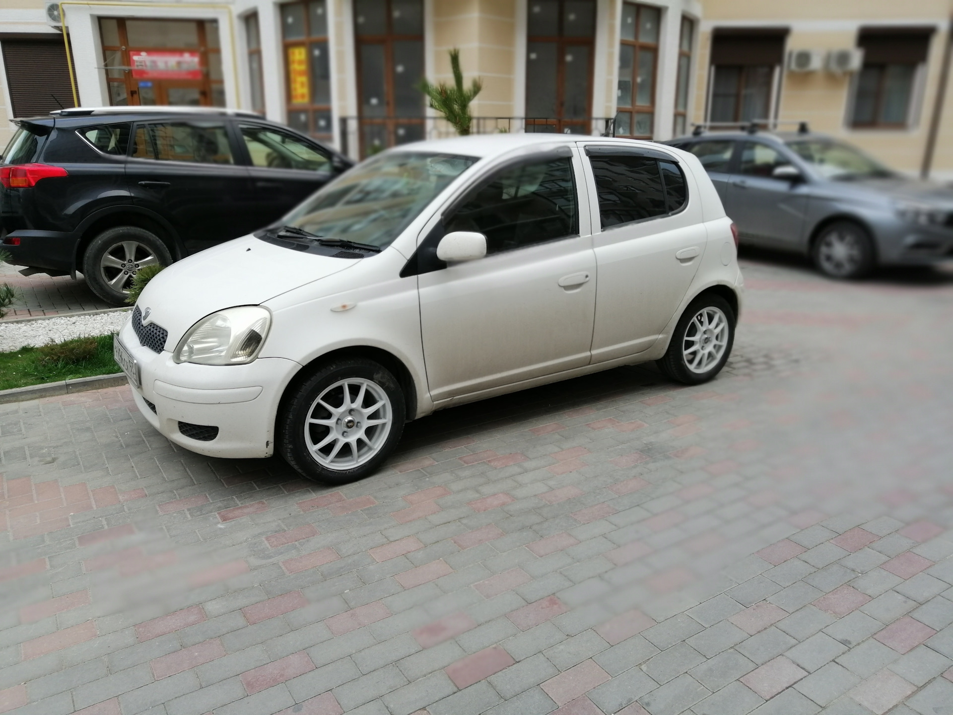 Vitz 2004