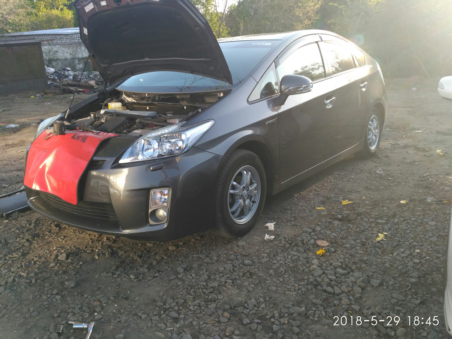 Замена пыльников передних амортизаторов — Toyota Prius (30), 1,8 л ...