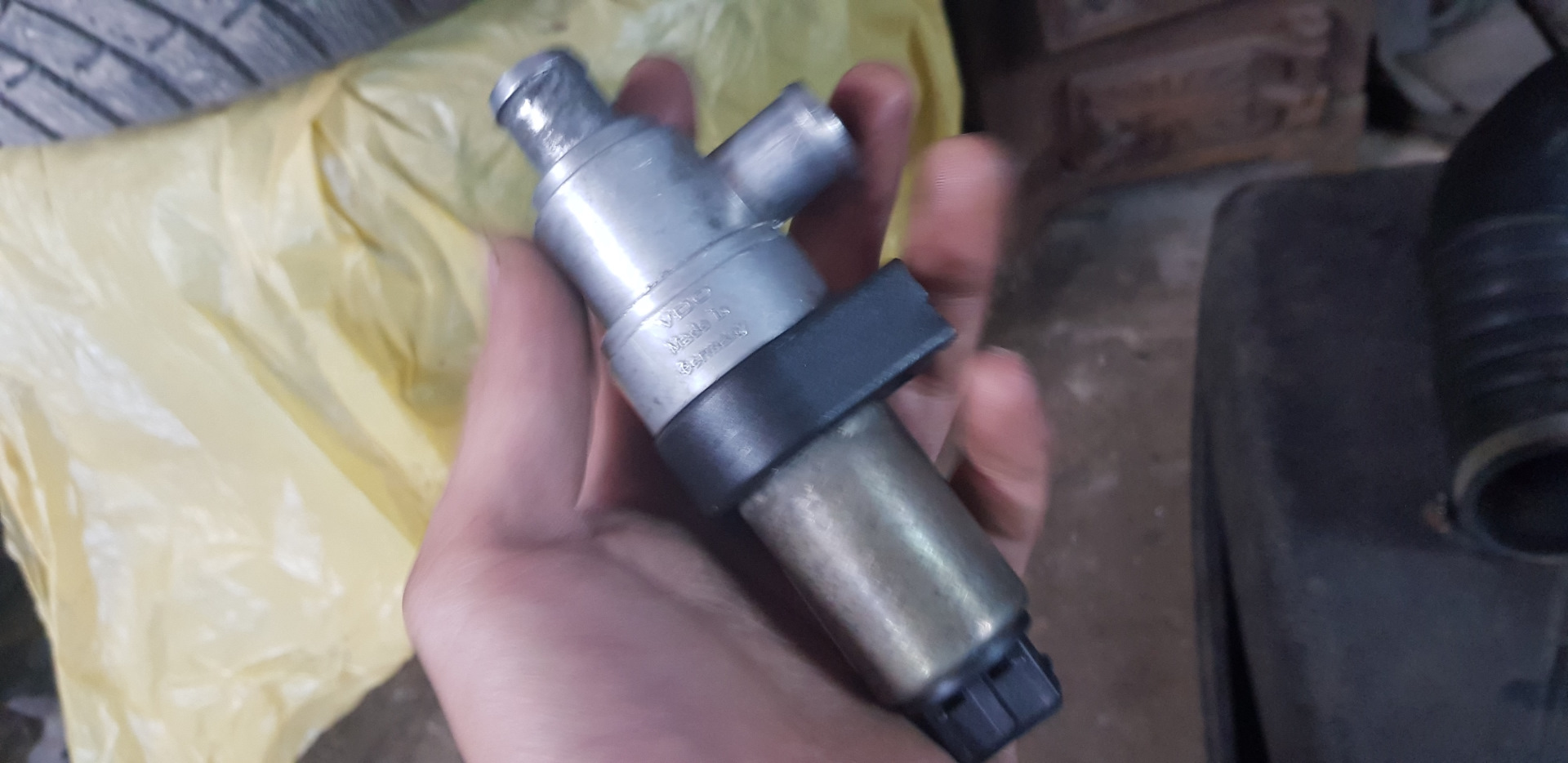 Клапан холостого хода пассат б3 2е. Форд маверик 2. Клапан холостого хода мондео 2. Клапан холостого хода пассат б3 2е. Клапан холостого хода фольксваген б3.